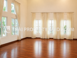 À louer 4 chambres maison à Pak Kret, Nonthaburi