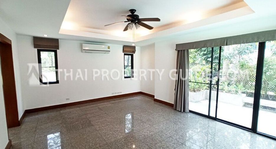 À louer 4 chambres maison à Pak Kret, Nonthaburi