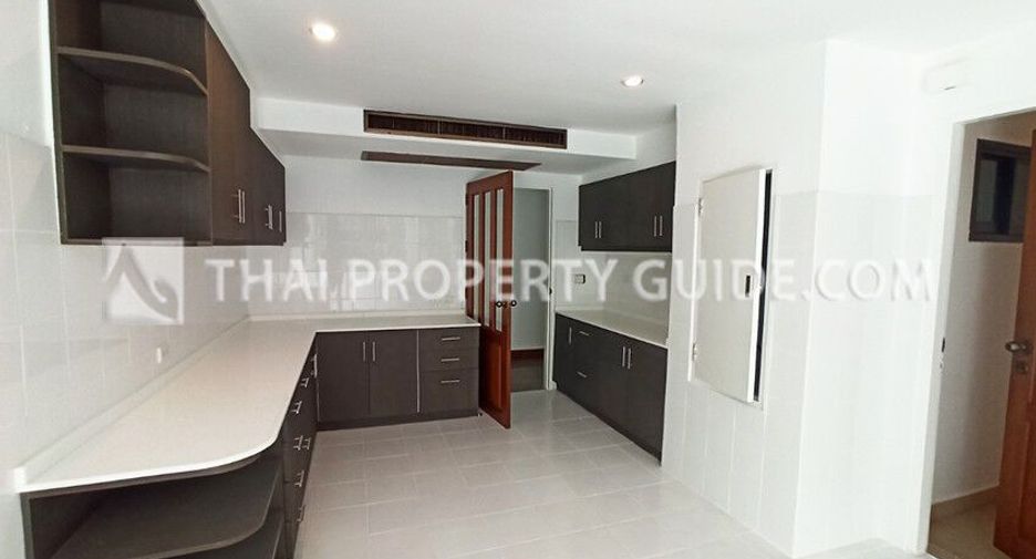 À louer 4 chambres maison à Pak Kret, Nonthaburi
