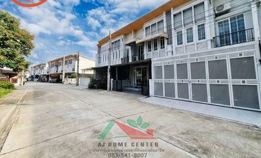 For sale 4 ベッドルーム townhouse in Prawet, Bangkok