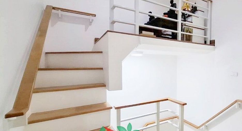 For sale 4 ベッドルーム townhouse in Prawet, Bangkok