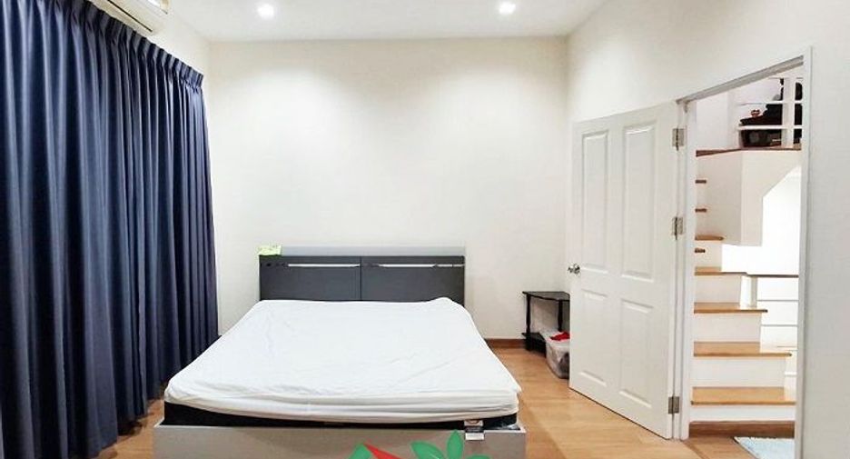 For sale 4 ベッドルーム townhouse in Prawet, Bangkok