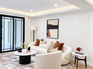 Casa adosada en alquiler y en venta de 3 habitaciones en Watthana, Bangkok