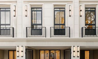 Casa adosada en alquiler y en venta de 3 habitaciones en Watthana, Bangkok
