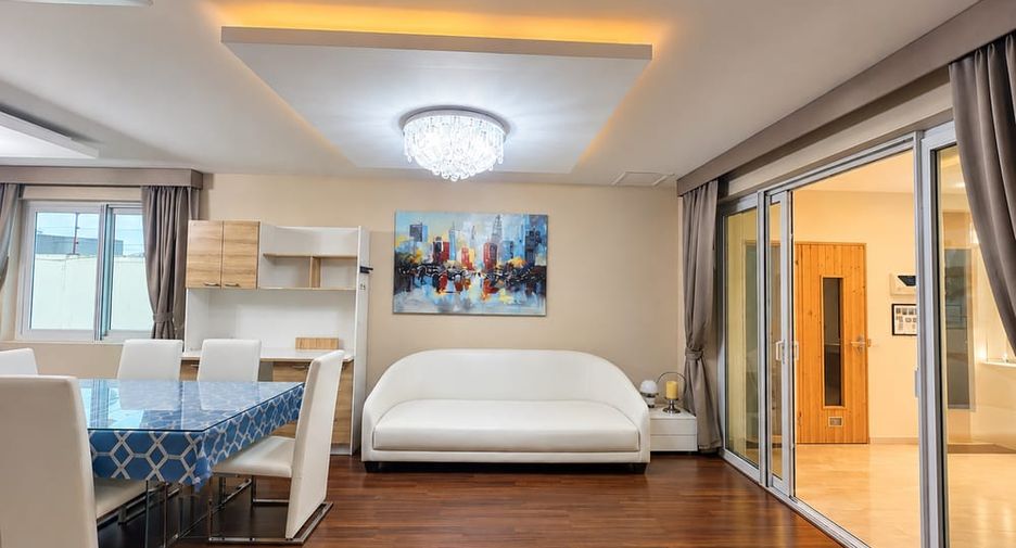 Villa en alquiler de 4 habitaciones en Bang Lamung, Chonburi