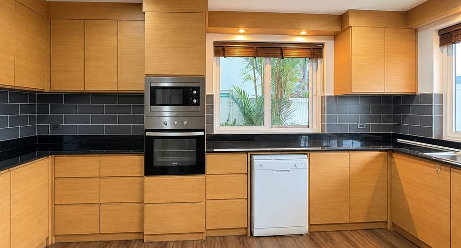 Villa en alquiler de 4 habitaciones en Bang Lamung, Chonburi