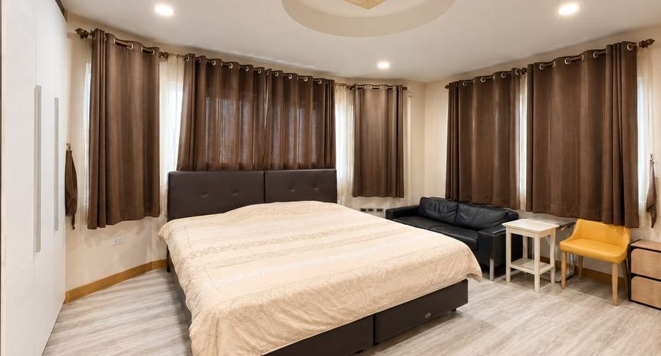 Villa en alquiler de 4 habitaciones en Bang Lamung, Chonburi