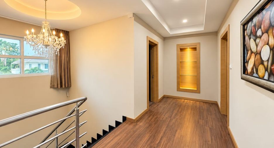 Villa en alquiler de 4 habitaciones en Bang Lamung, Chonburi