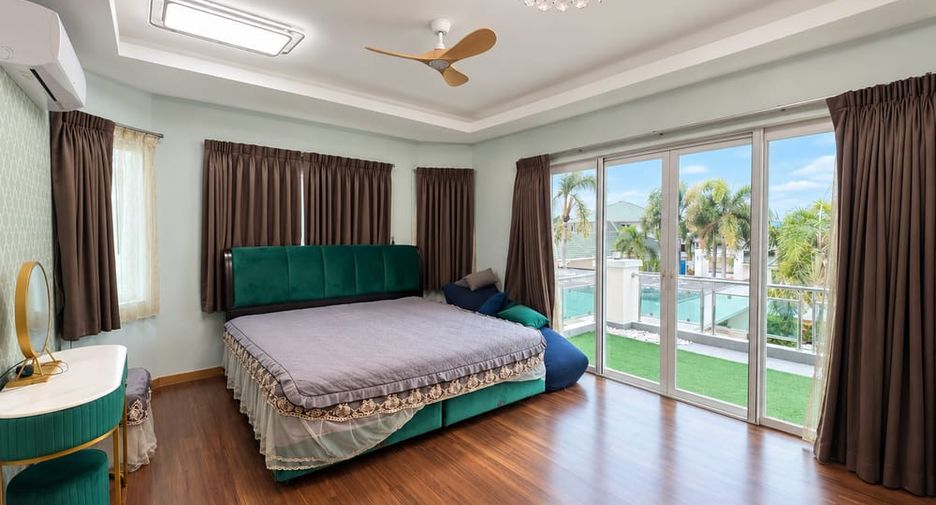 Villa en alquiler de 4 habitaciones en Bang Lamung, Chonburi