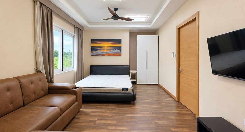 Villa en alquiler de 4 habitaciones en Bang Lamung, Chonburi