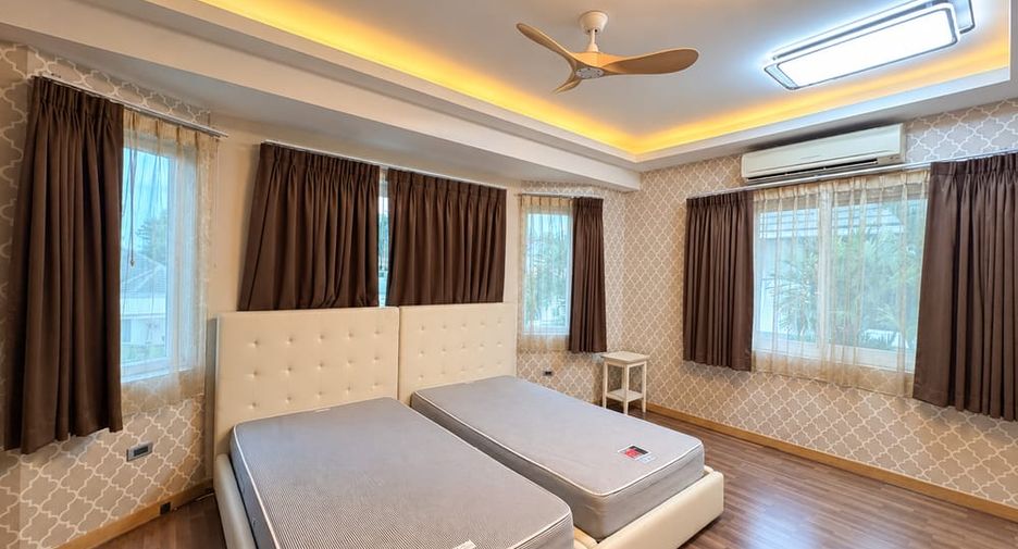 Villa en alquiler de 4 habitaciones en Bang Lamung, Chonburi