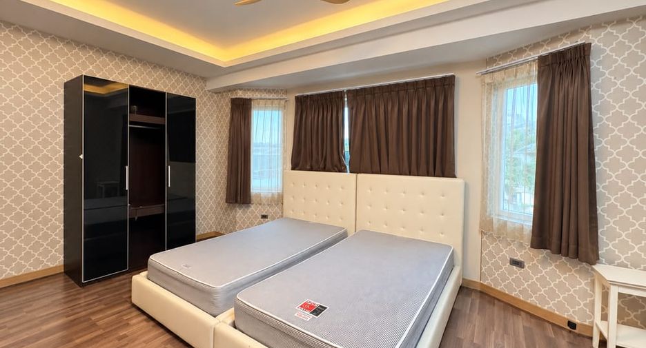 Villa en alquiler de 4 habitaciones en Bang Lamung, Chonburi