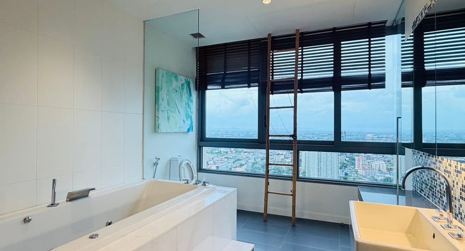 For rent 3 bedrooms condo in Bang Lamung, Chonburi