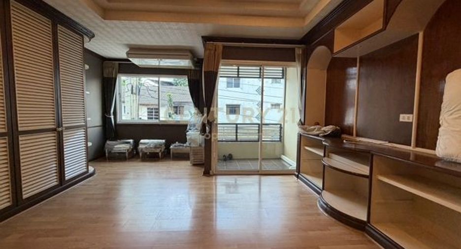 出售 6 卧室 独立屋 在 Din Daeng, 曼谷