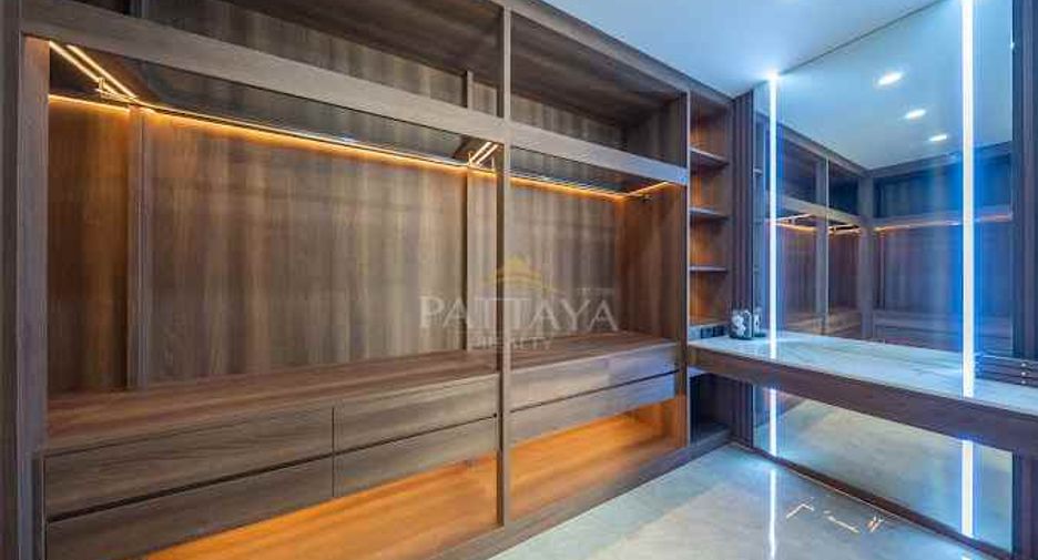 For sale 5 bedrooms villa in Huay Yai, Pattaya