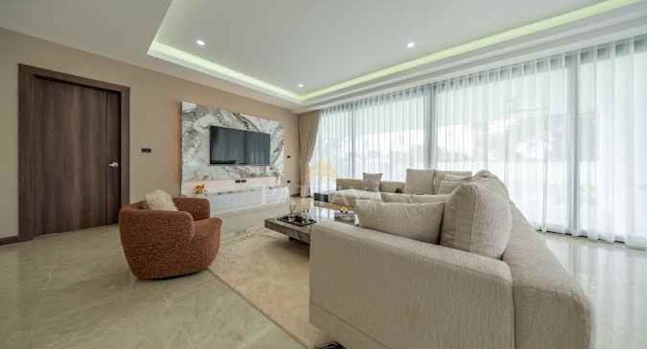 For sale 5 bedrooms villa in Huay Yai, Pattaya