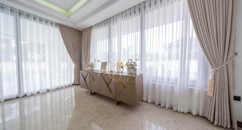 For sale 5 bedrooms villa in Huay Yai, Pattaya