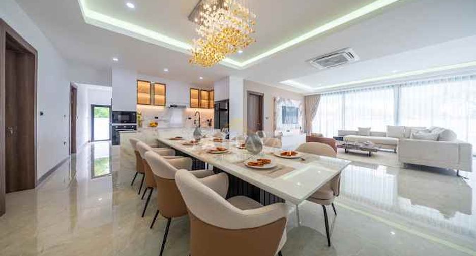 For sale 5 bedrooms villa in Huay Yai, Pattaya