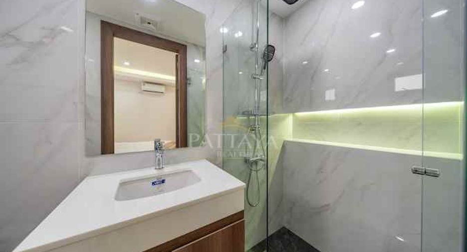 For sale 5 bedrooms villa in Huay Yai, Pattaya