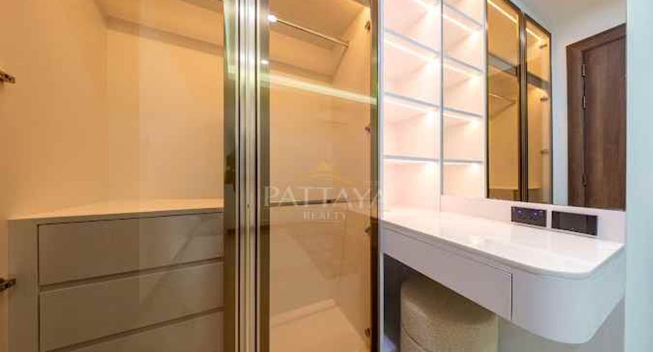For sale 5 bedrooms villa in Huay Yai, Pattaya