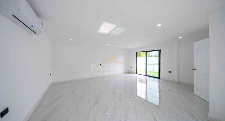 For sale 5 bedrooms villa in Huay Yai, Pattaya