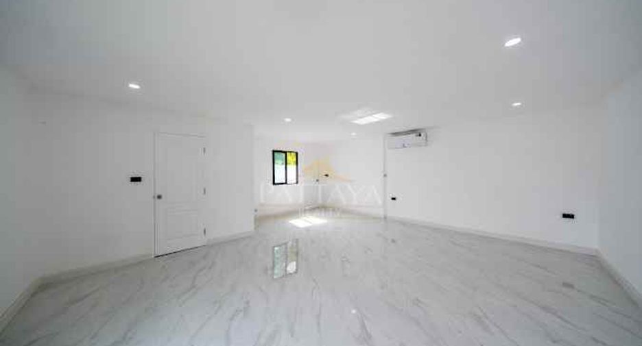 For sale 5 bedrooms villa in Huay Yai, Pattaya