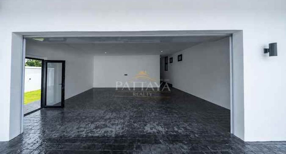 For sale 5 bedrooms villa in Huay Yai, Pattaya