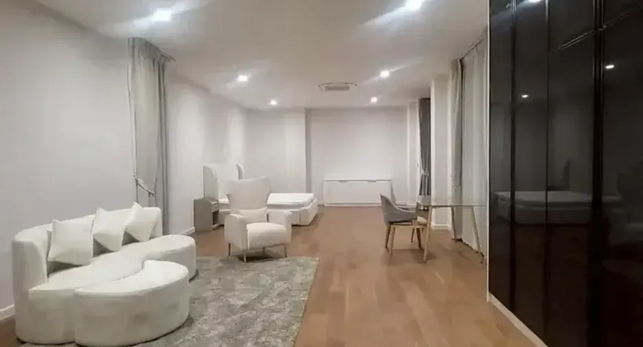 出租 5 卧室 独立屋 在 Wang Thong Lang, 曼谷