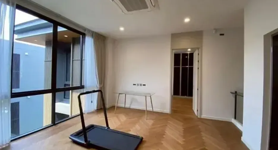 出租 5 卧室 独立屋 在 Wang Thong Lang, 曼谷