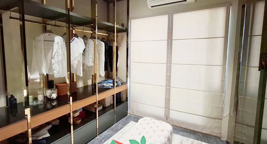 Casa adosada en venta de 3 habitaciones en Lat Phrao, Bangkok