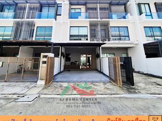 Casa adosada en venta de 3 habitaciones en Lat Phrao, Bangkok