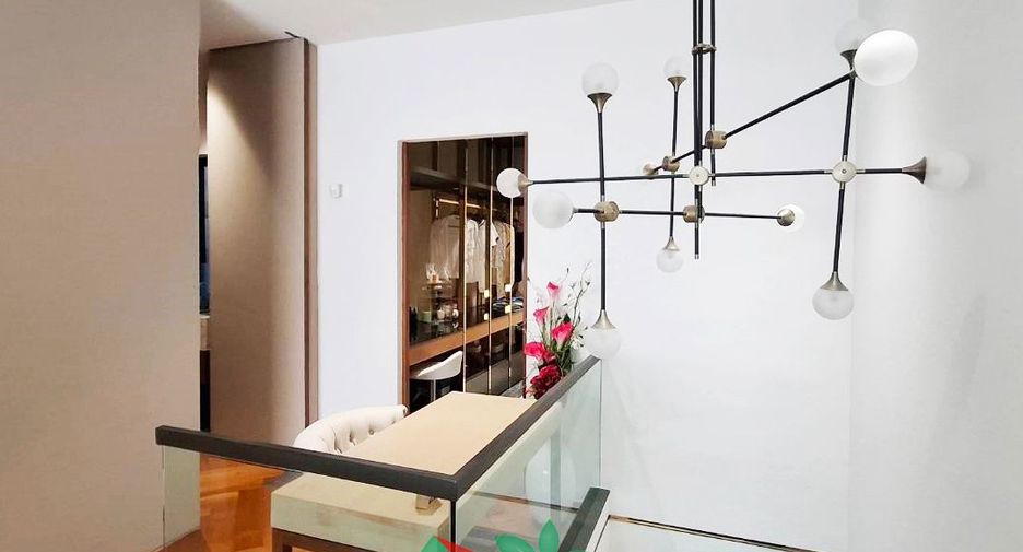 Casa adosada en venta de 3 habitaciones en Lat Phrao, Bangkok