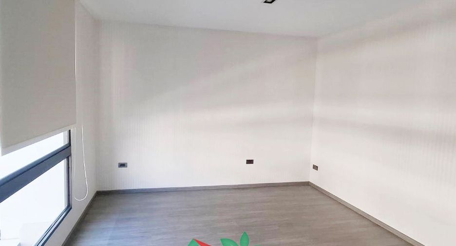 Casa adosada en venta de 3 habitaciones en Lat Phrao, Bangkok