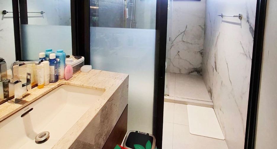 Casa adosada en venta de 3 habitaciones en Lat Phrao, Bangkok