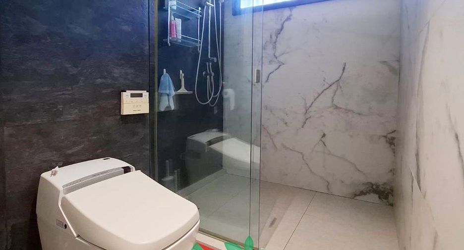 Casa adosada en venta de 3 habitaciones en Lat Phrao, Bangkok