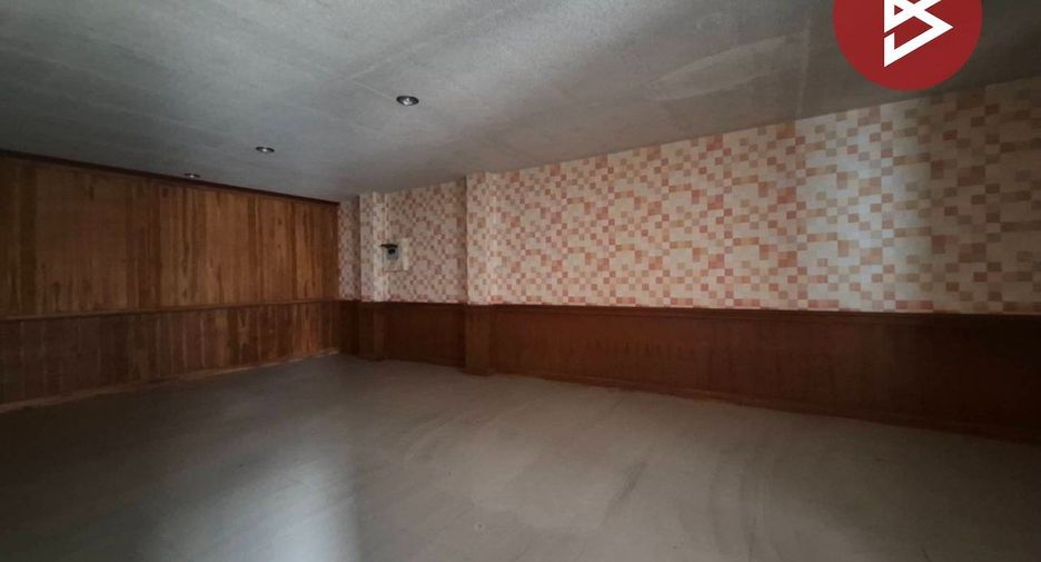 Local comercial en venta de 6 habitaciones en Mueang Ratchaburi, Ratchaburi