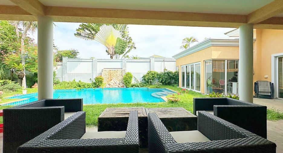 Villa en alquiler de 3 habitaciones en Bang Lamung, Chonburi