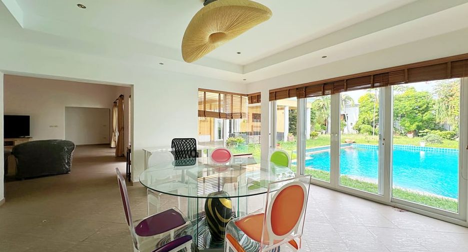 Villa en alquiler de 3 habitaciones en Bang Lamung, Chonburi
