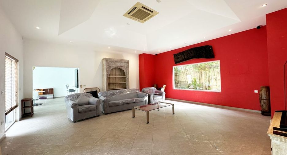 Villa en alquiler de 3 habitaciones en Bang Lamung, Chonburi