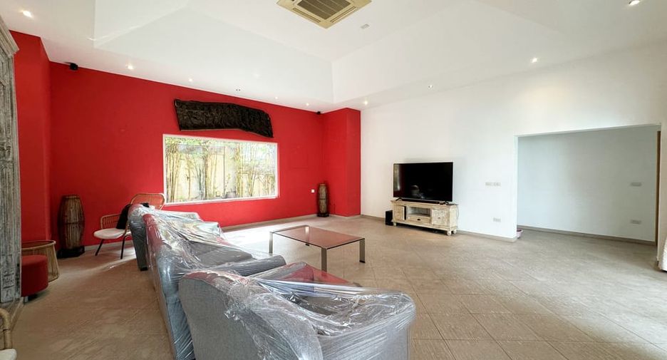 Villa en alquiler de 3 habitaciones en Bang Lamung, Chonburi