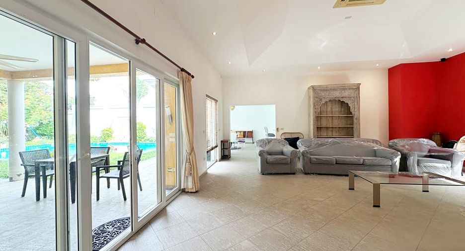 Villa en alquiler de 3 habitaciones en Bang Lamung, Chonburi