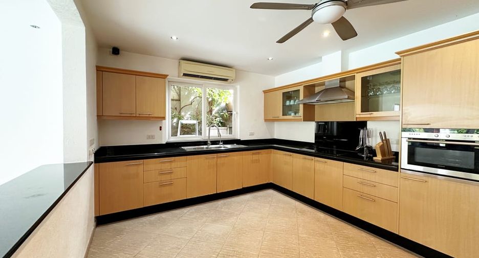 Villa en alquiler de 3 habitaciones en Bang Lamung, Chonburi