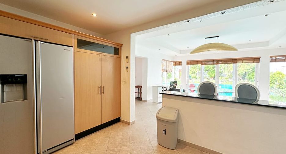 Villa en alquiler de 3 habitaciones en Bang Lamung, Chonburi