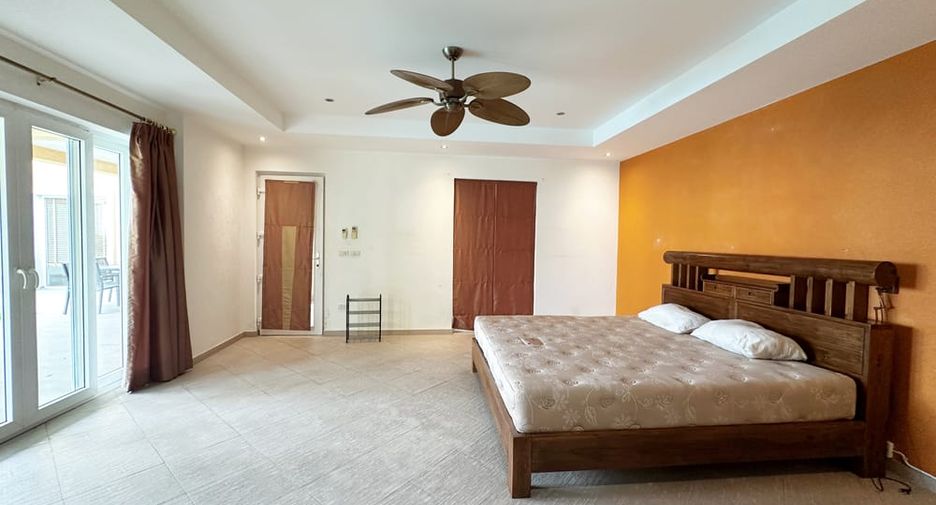 Villa en alquiler de 3 habitaciones en Bang Lamung, Chonburi