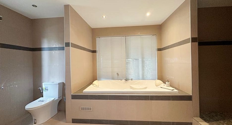Villa en alquiler de 3 habitaciones en Bang Lamung, Chonburi