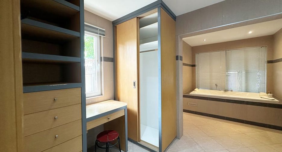 Villa en alquiler de 3 habitaciones en Bang Lamung, Chonburi