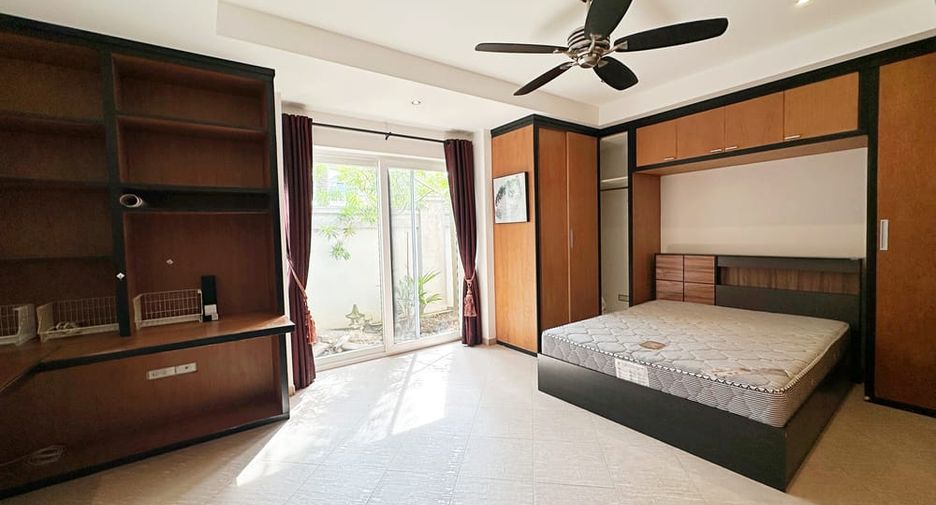 Villa en alquiler de 3 habitaciones en Bang Lamung, Chonburi