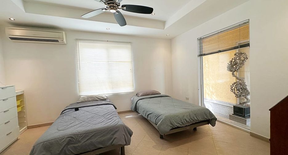 Villa en alquiler de 3 habitaciones en Bang Lamung, Chonburi
