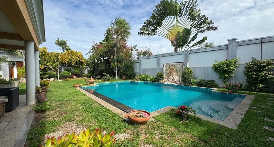 Villa en alquiler de 3 habitaciones en Bang Lamung, Chonburi