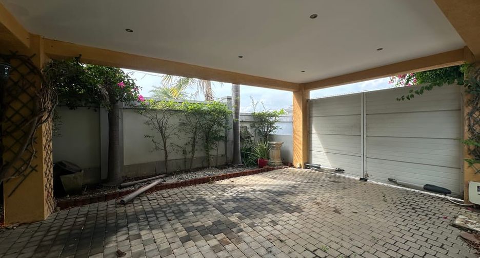 Villa en alquiler de 3 habitaciones en Bang Lamung, Chonburi